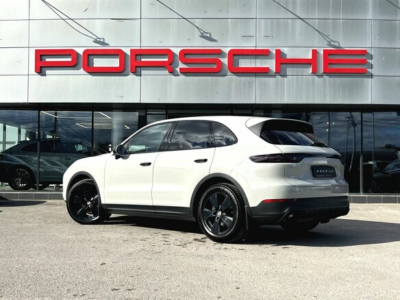 2021 Porsche Cayenne III, серый, 7390000 рублей - вид 2