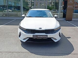 2021 Kia K5 III, белый, 2550000 рублей, вид 1