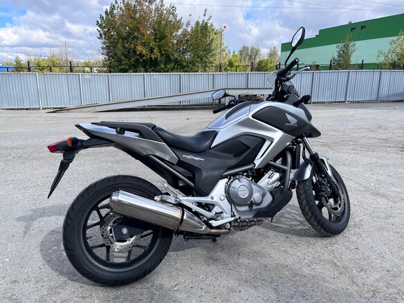 2013 Honda NC 700X, серебристый, 670000 рублей - вид 2