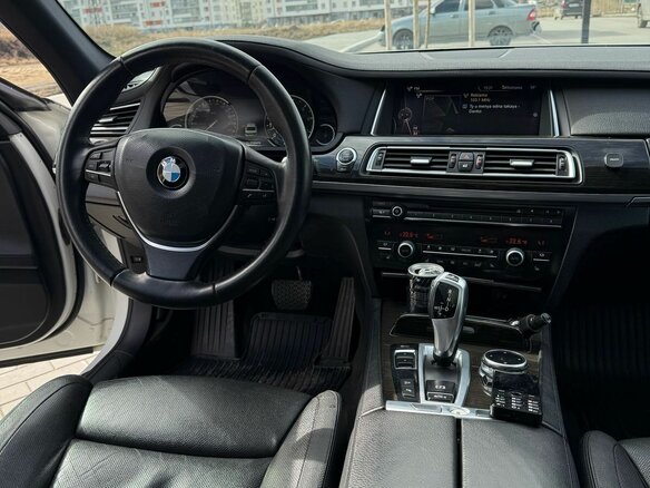 2015 BMW 7 серии Long 740Li xDrive V (F01/F02/F04) Рестайлинг, белый, 2700000 рублей - вид 10