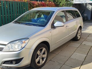 2014 Opel Astra H Рестайлинг, серебристый, 825000 рублей, вид 2