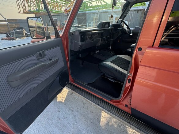 1990 Toyota Land Cruiser Prado 70 Series, оранжевый - вид 14