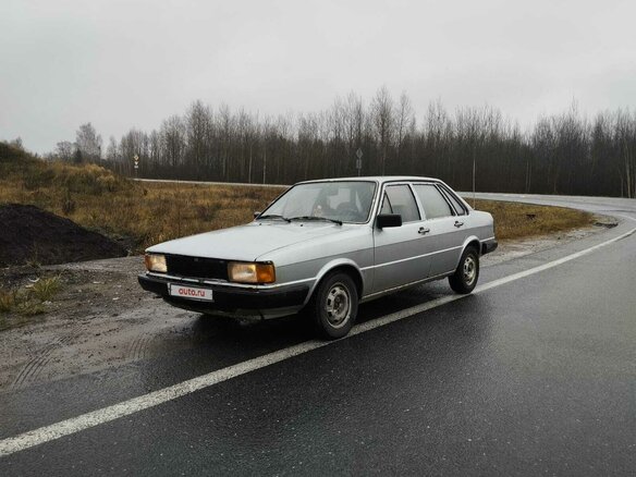 1981 Audi 80 III (B2), серебристый, 140000 рублей