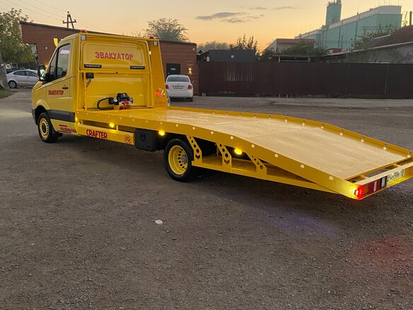 2013 Volkswagen Crafter, жёлтый, 2750000 рублей - вид 3