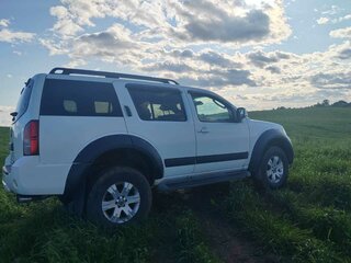 2010 Nissan Pathfinder III Рестайлинг, белый, 1400000 рублей, вид 2