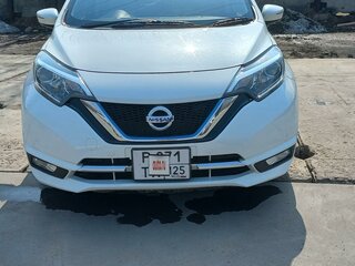 2016 Nissan Note e-Power II Рестайлинг, белый, 990000 рублей, вид 1
