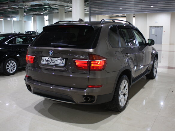 2012 BMW X5 35i II (E70) Рестайлинг, коричневый - вид 5