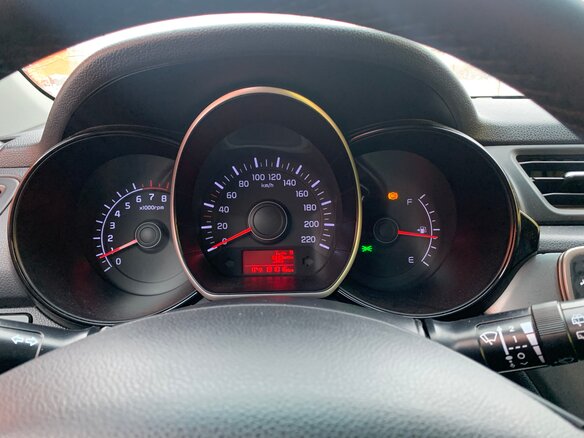 2017 Kia Rio III Рестайлинг, серый, 1010000 рублей - вид 2