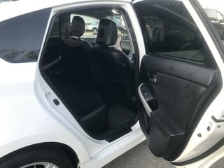 2012 Toyota Prius III Рестайлинг (XW30), белый, 1550000 рублей, вид 5