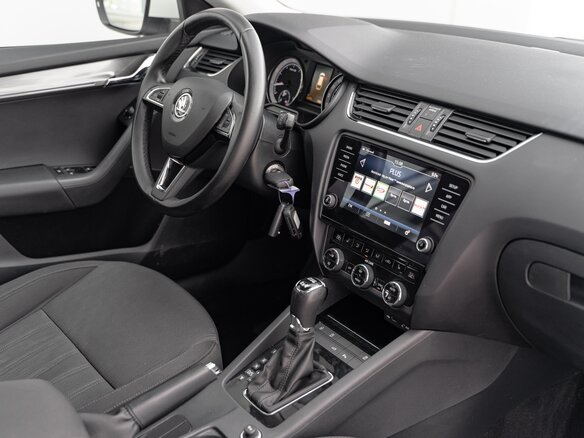 2017 Skoda Octavia III (A7) Рестайлинг, белый - вид 9