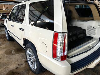 2010 Cadillac Escalade III, бежевый, 2450000 рублей, вид 3