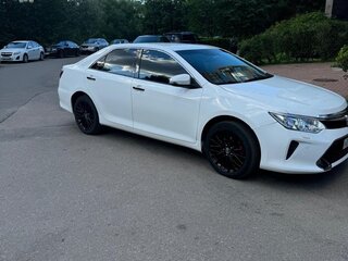 2016 Toyota Camry VII (XV50) Рестайлинг, белый, 1900000 рублей, вид 3