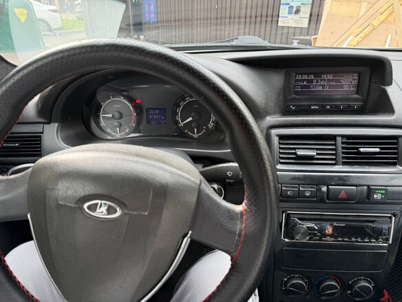 2014 Lada (ВАЗ) Priora I Рестайлинг, белый, 320000 рублей - вид 5
