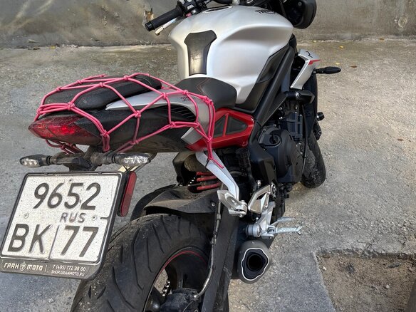 2018 Triumph Street Triple, серый, 700000 рублей - вид 4
