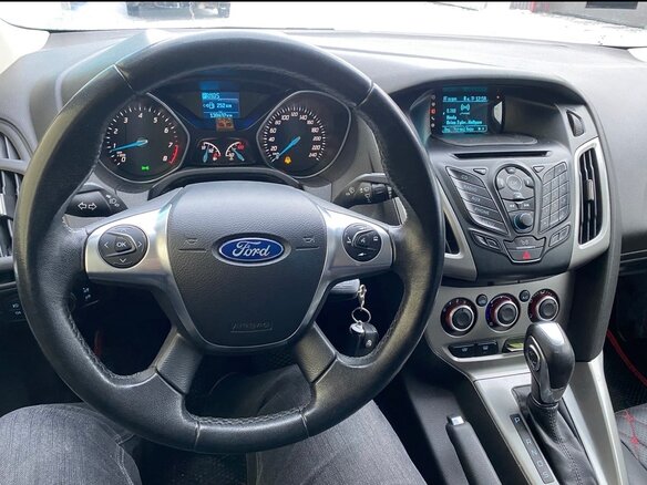 2014 Ford Focus III, красный, 700000 рублей - вид 4