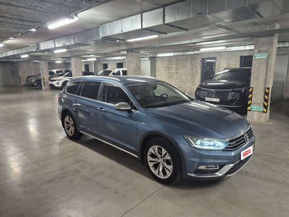 2017 Volkswagen Passat Alltrack B8, голубой