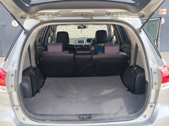 2010 Toyota Wish II, серый, 1400000 рублей - вид 8