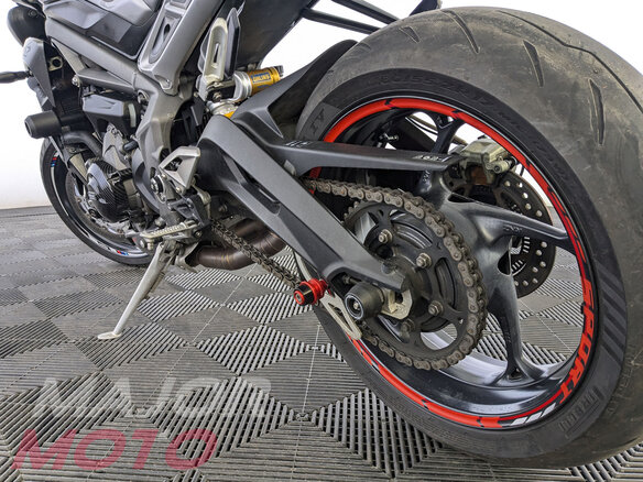 2020 Triumph Street Triple, серый - вид 11