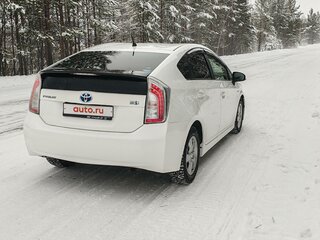 2013 Toyota Prius III Рестайлинг (XW30), белый, 1550000 рублей, вид 3