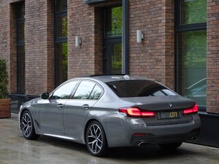 2020 BMW 5 серии 530i xDrive VII (G30/G31/G38) Рестайлинг, серый, 4800000 рублей, вид 4