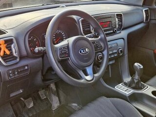 2018 Kia Sportage IV Рестайлинг, серебристый, 2300000 рублей, вид 5