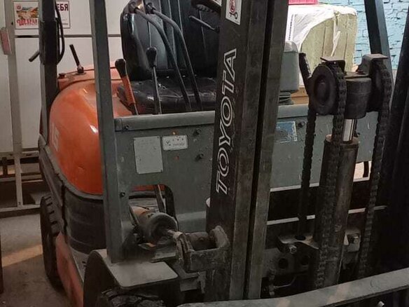 1998 Toyota 6F, красный, 980000 рублей - вид 1