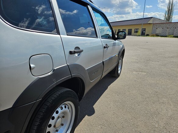 2016 Chevrolet Niva I Рестайлинг, серебристый, 755000 рублей - вид 14