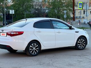 2012 Kia Rio 4-speed III, белый, 840000 рублей, вид 4