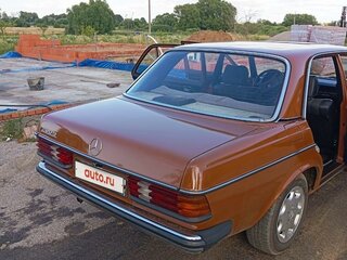 1982 Mercedes-Benz W123 200 4-speed, коричневый, 650000 рублей, вид 2