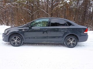 2017 Volkswagen Polo V Рестайлинг, серый, 1000000 рублей, вид 2