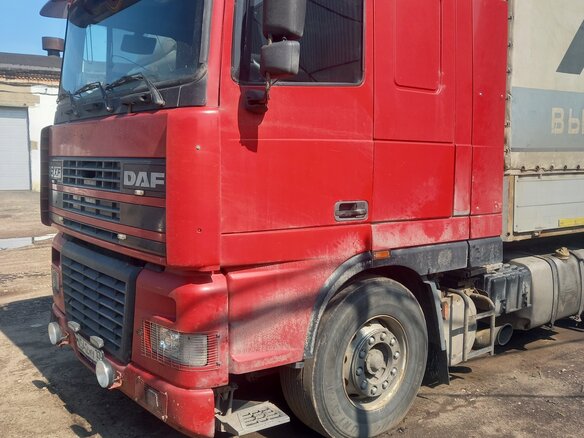 1999 DAF XF 95, красный, 2500000 рублей - вид 6
