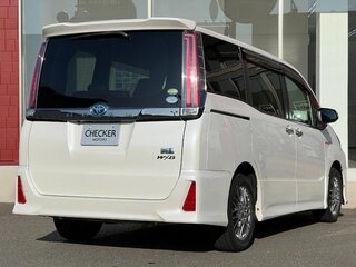 2021 Toyota Noah III (R80) Рестайлинг, белый, 2000007 рублей, вид 2