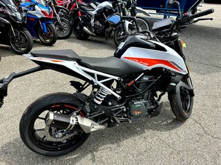 2024 KTM 390 Duke, белый, 759000 рублей, вид 4