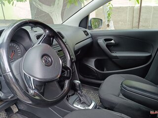 2017 Volkswagen Polo V Рестайлинг, серебристый, 950000 рублей, вид 5