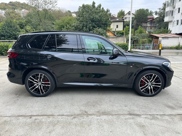 2021 BMW X5 30d IV (G05/G18), чёрный, 6750000 рублей - вид 1