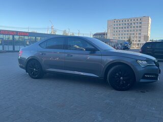 2022 Skoda Superb III Рестайлинг, серый, 4123000 рублей, вид 4