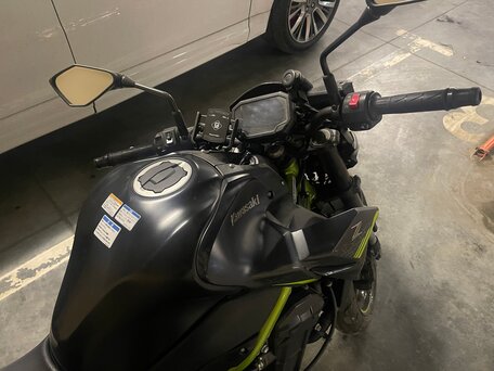 2021 Kawasaki Z 900, чёрный, 999999 рублей, вид 4