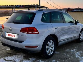 2010 Volkswagen Touareg II, серебристый, 1800000 рублей, вид 5