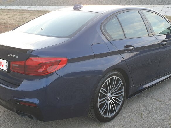 2017 BMW 5 серии 530d xDrive VII (G30/G31/G38), синий, 3350000 рублей - вид 2