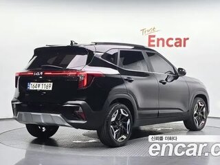 2022 Kia Seltos I Рестайлинг, чёрный, 2715000 рублей, вид 4