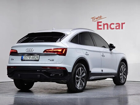 2023 Audi Q5 40 TDI II (FY) Рестайлинг, белый, 4856000 рублей, вид 4