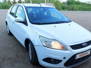 2009 Ford Focus II Рестайлинг, белый, 600000 рублей, вид 1