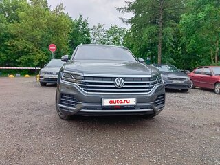 2019 Volkswagen Touareg III, серый, 4850000 рублей, вид 2