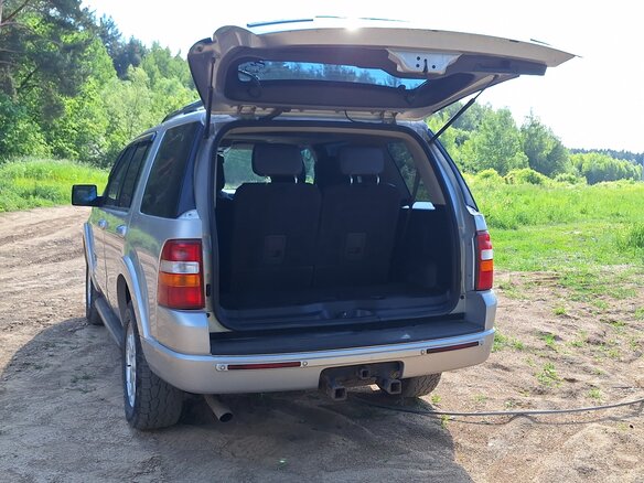 2008 Ford Explorer IV, серебристый - вид 5