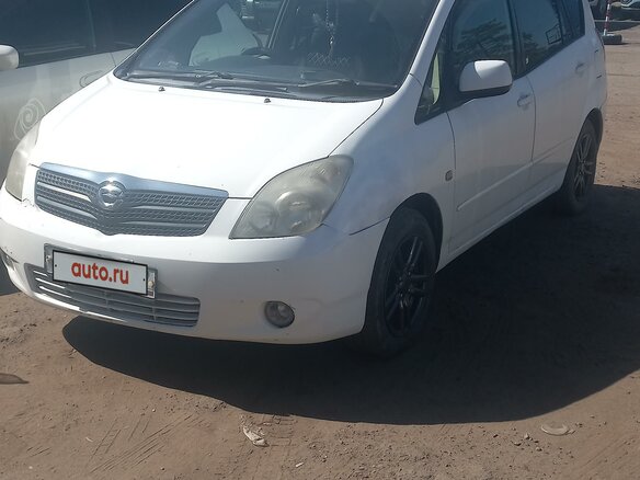 2001 Toyota Corolla Spacio II, белый, 400000 рублей