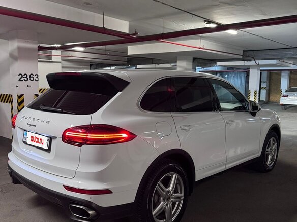 2015 Porsche Cayenne II Рестайлинг (958), белый, 3640000 рублей - вид 5