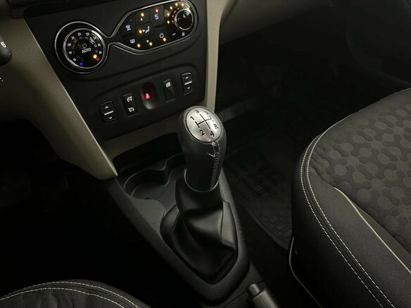 2014 Renault Logan II, белый, 765000 рублей - вид 14