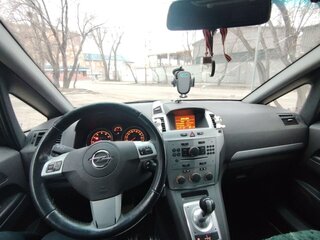 2013 Opel Zafira B Рестайлинг, чёрный, 620000 рублей, вид 4
