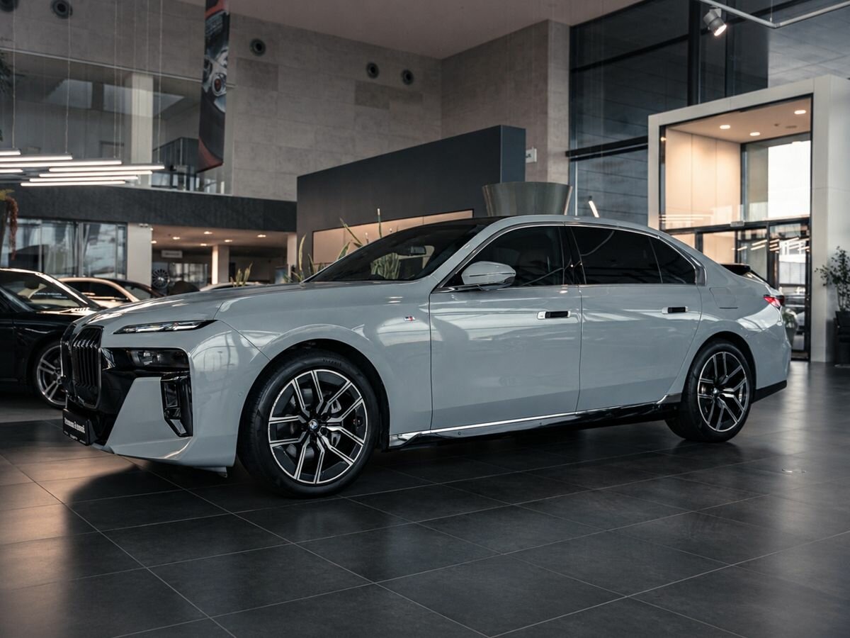 Открыть фотографии: BMW 7 серии VII (G70)