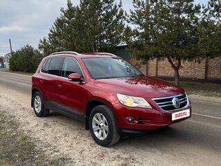 2011 Volkswagen Tiguan I, красный, 1550000 рублей, вид 3